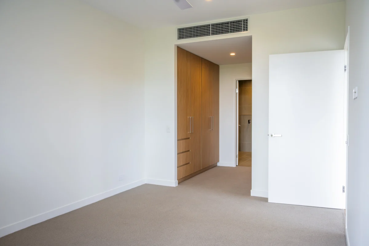Apartment 823