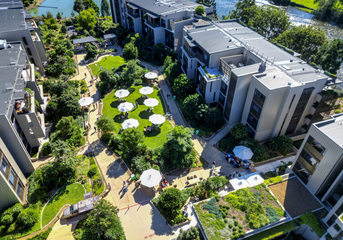 Community spirit shines at Somerset Indooroopilly