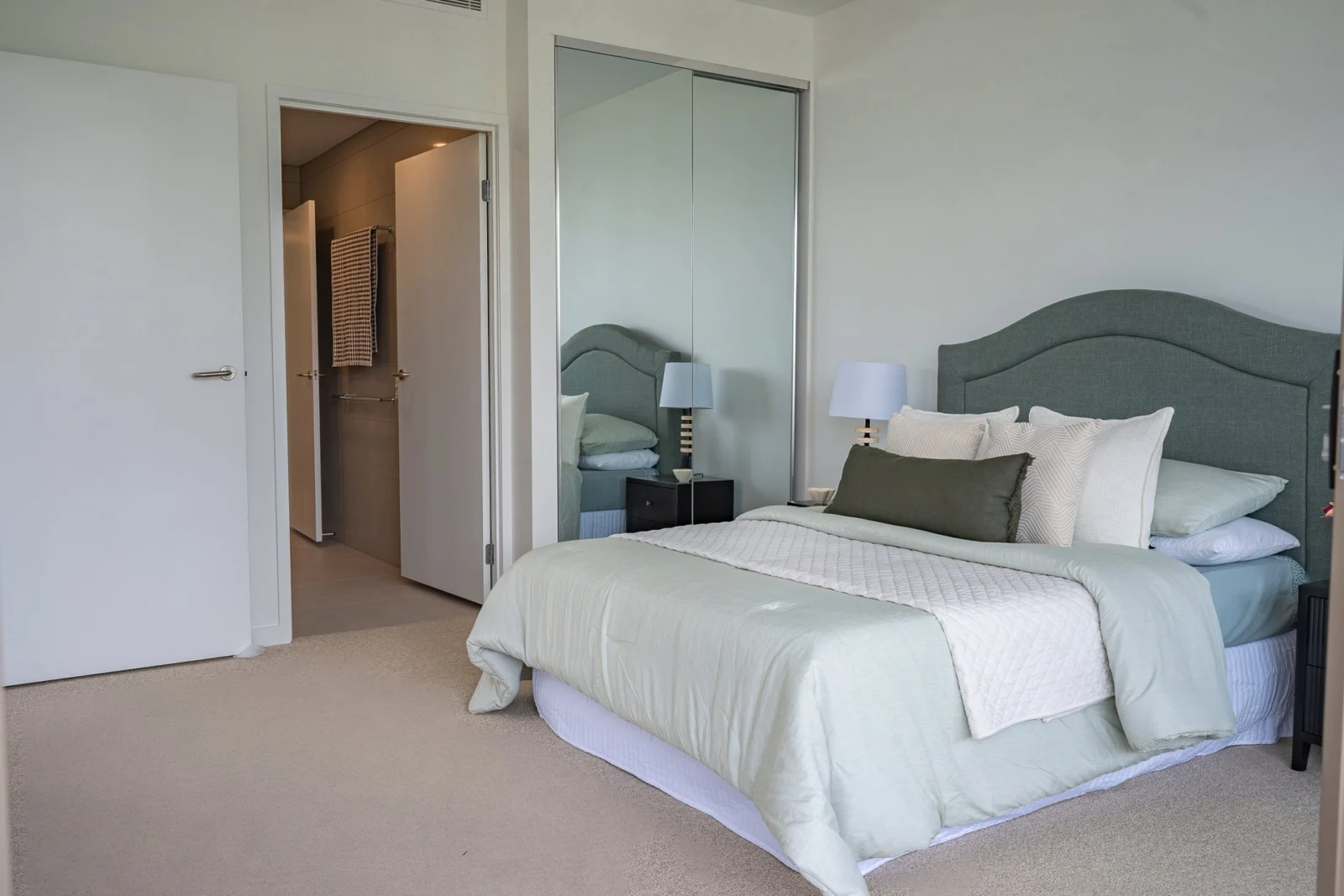 Apartment 252